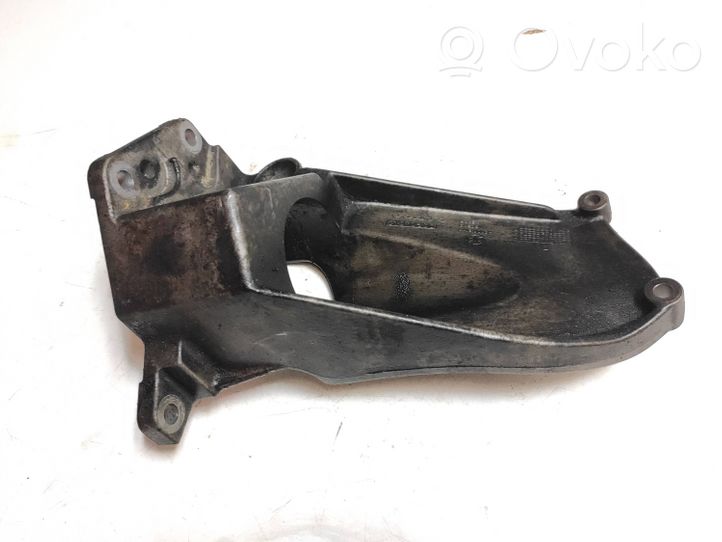 Volvo V40 Supporto di montaggio scatola del cambio 31370633