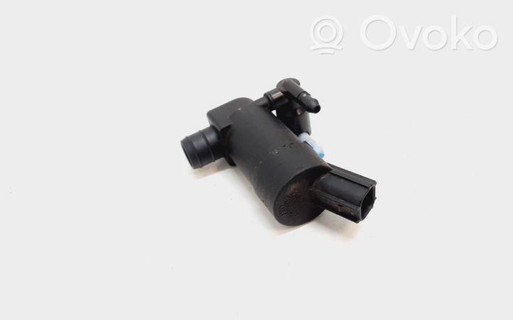 Volvo V70 Windscreen/windshield washer pump 