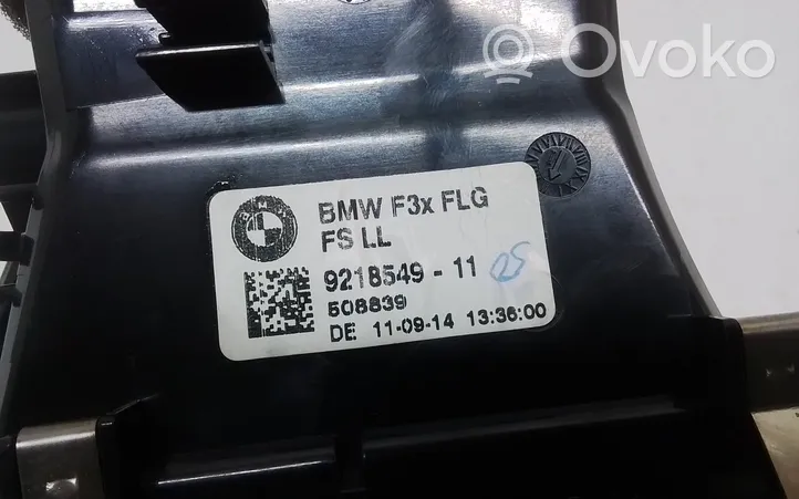 BMW 3 GT F34 Kojelaudan sivutuuletussuuttimen kehys 9218549