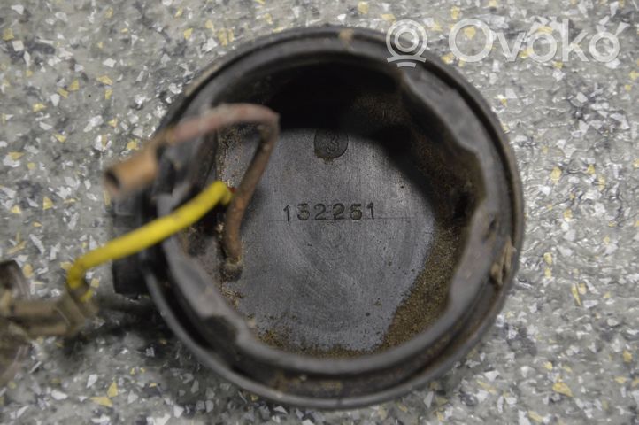 BMW 5 E39 Cache-poussière de phare avant 132251