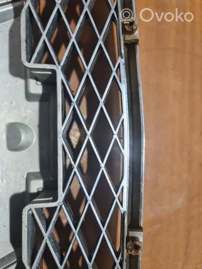 Chevrolet Epica Grille calandre supérieure de pare-chocs avant 96633843