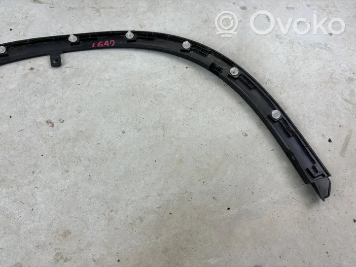 Suzuki Vitara (LY) Rivestimento parafango (modanatura) 77211-54P0