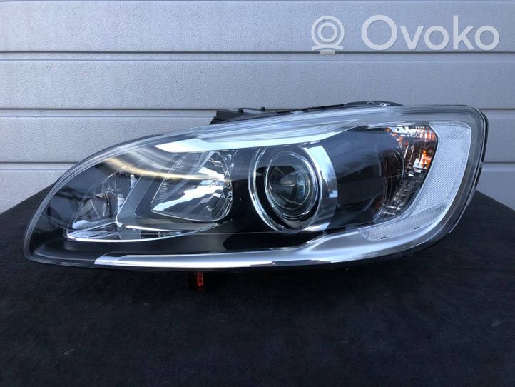 Volvo V60 Lampa przednia 31420108