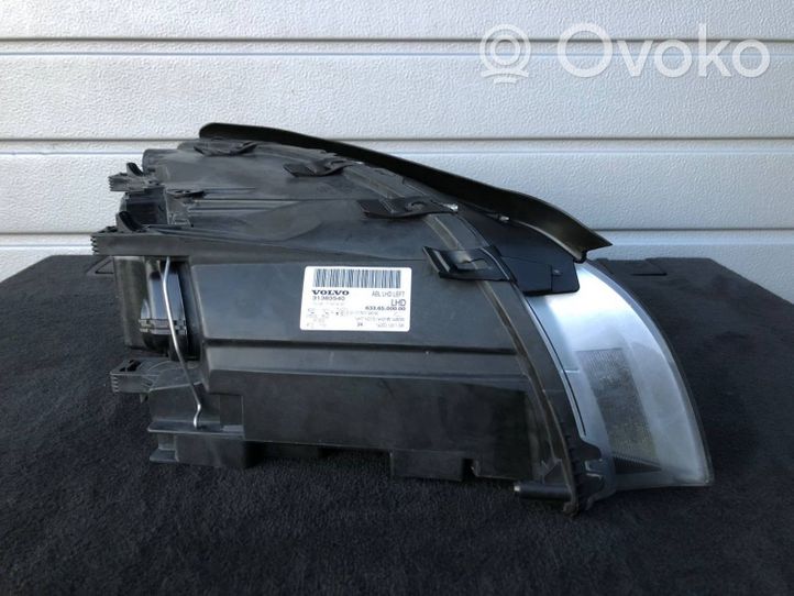 Volvo XC70 Lampa przednia 31383540