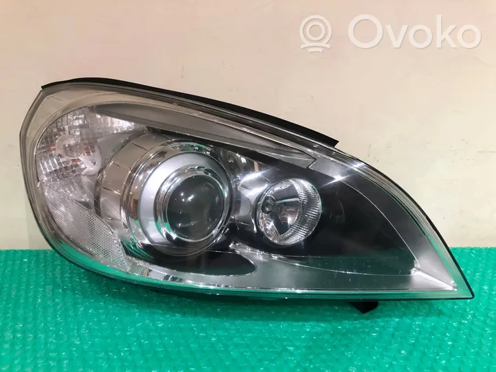Volvo V60 Lampa przednia 31299991
