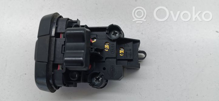 Nissan X-Trail T30 Interruttore/pulsante di controllo multifunzione 54355381B