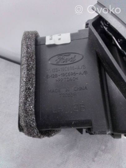 Ford Edge II Dysze / Kratki środkowego nawiewu deski rozdzielczej EM2B19C696AB
