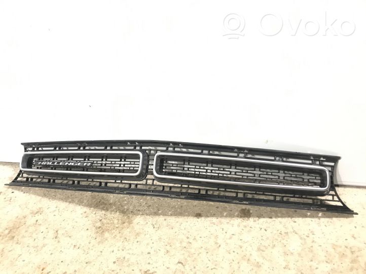 Dodge Challenger Front bumper upper radiator grill 9403971