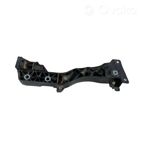 Jeep Wrangler Jäähdyttimen kehyksen suojapaneelin kiinnike 68292503AC