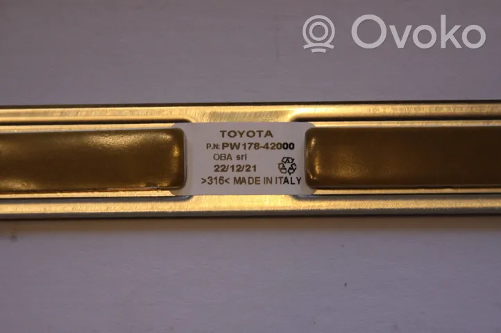 Toyota RAV 4 (XA50) Enjoliveur de pare-chocs arrière PW17842000
