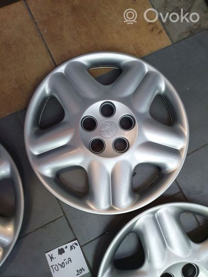 Toyota Yaris R15 wheel hub/cap/trim 