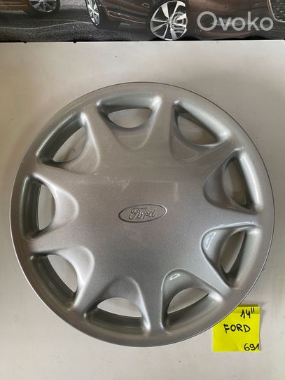 Ford Fiesta R14 wheel hub/cap/trim 