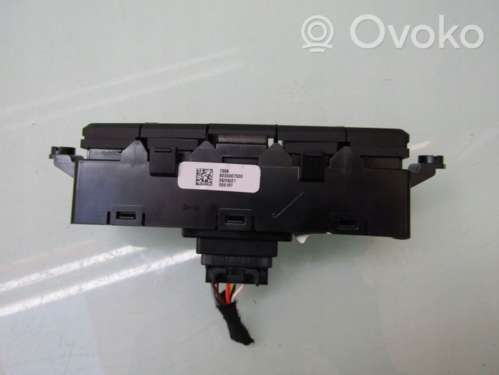 Hyundai i10 Przełącznik / Przycisk otwierania klapy tylnej / bagażnika 93300K7500