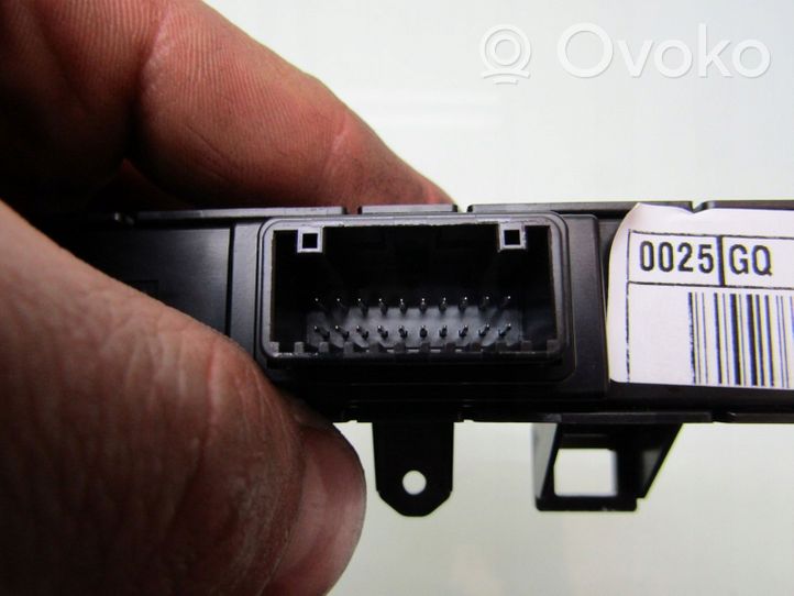 Hyundai i10 Przełącznik / Przycisk otwierania klapy tylnej / bagażnika 93300K7500