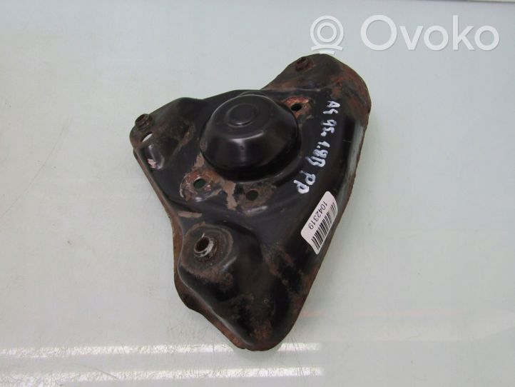 Audi A4 S4 B5 8D Supporto per montante superiore anteriore 