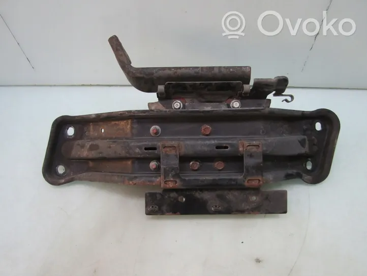 Infiniti Q50 Supporto di montaggio scatola del cambio A2112420340