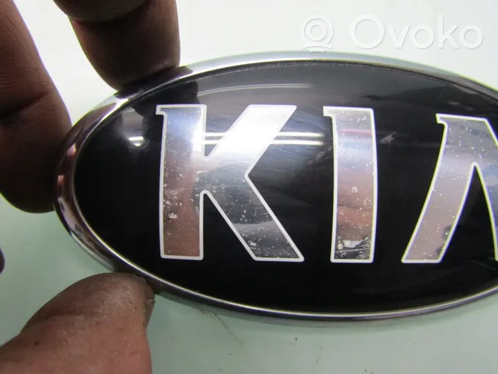 KIA Rio Mostrina con logo/emblema della casa automobilistica 863201W150