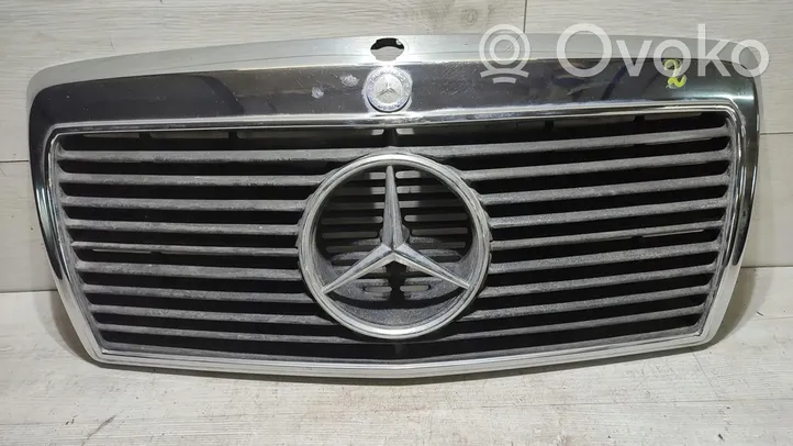 Mercedes-Benz 190 W201 Grotelės priekinės 