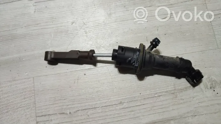 Dacia Duster Główny cylinder sprzęgła 306104118R