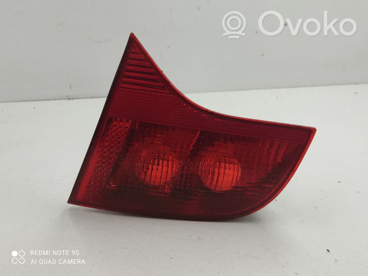 Audi A4 S4 B7 8E 8H Lampy tylnej klapy bagażnika 8E9945094