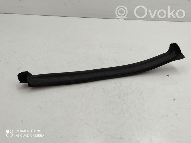 BMW 3 E46 Engine compartment rubber 8215824