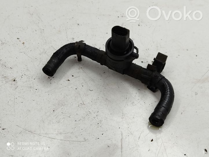 Volkswagen Golf IV Capteur de température du carburant 038906081