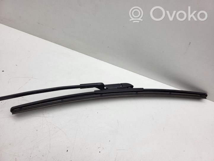 Volkswagen PASSAT B7 Windshield/front glass wiper blade 3C2955409B