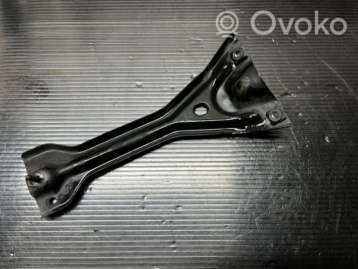 Volkswagen Touran II Staffa del pannello di supporto del radiatore 1T0805567A