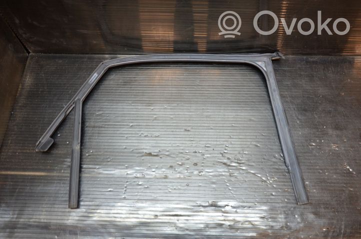 Audi A4 S4 B8 8K Rubber seal rear door window/glass 