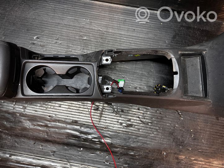 Volvo V50 Center console 8687408