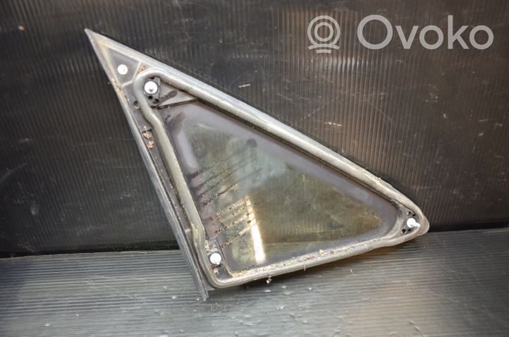 Volkswagen Touran I Front door vent window glass four-door 43R00048