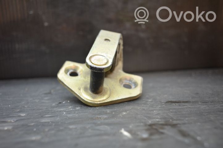 Ford Mondeo Mk III Rear door lock loop/hook striker 96BGF21982