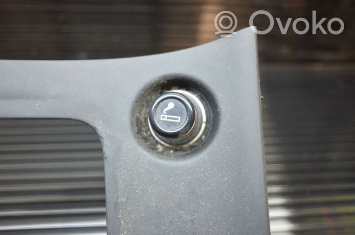 Toyota Corolla E120 E130 Rivestimento in plastica cornice della leva del cambio 8185