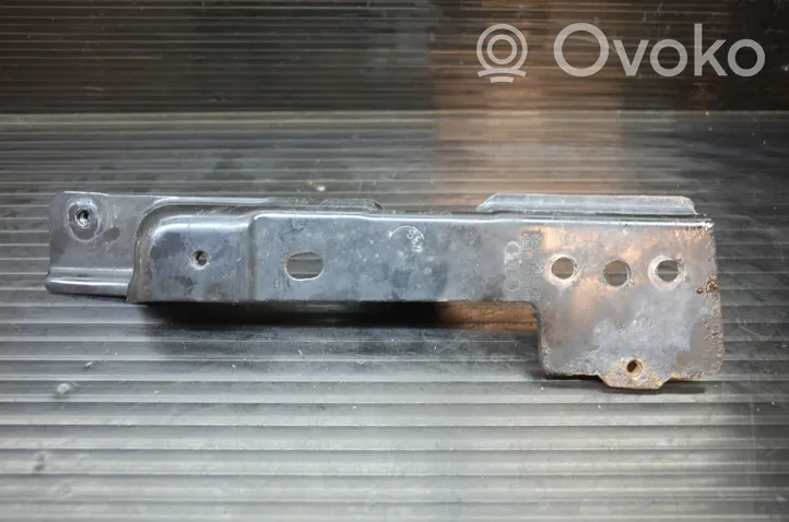 Audi Q7 4L Supporto di montaggio del parafango 4L0805698