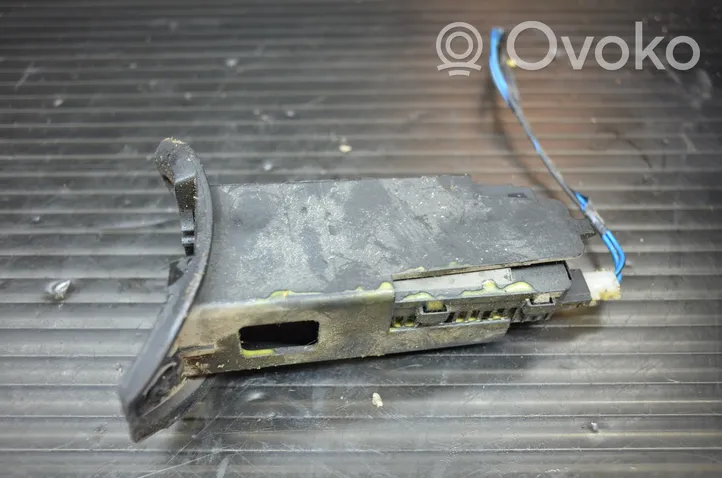 Opel Zafira B Verrouillage du bouchon du réservoir de carburant 