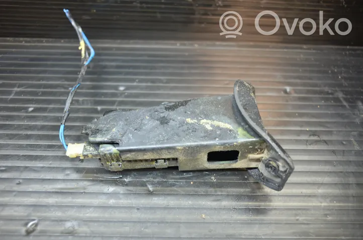 Opel Zafira B Verrouillage du bouchon du réservoir de carburant 