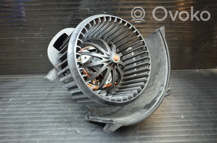 Audi Q7 4L Ventola riscaldamento/ventilatore abitacolo 4L2820021