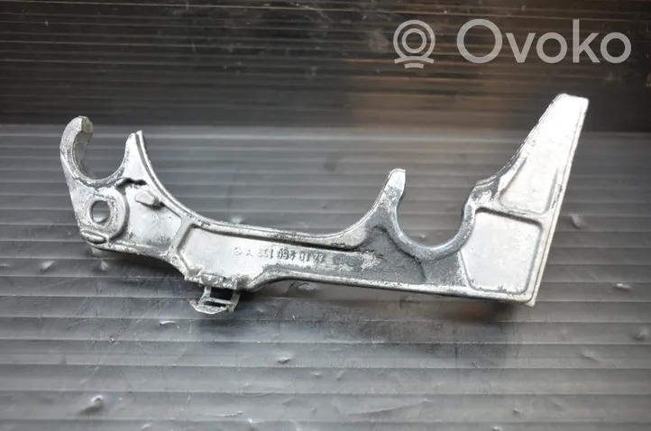 Mercedes-Benz E W212 Halterung Luftfilterkasten A6510940127