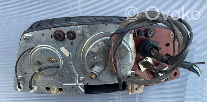 Mercedes-Benz 200 300 W123 Tachimetro (quadro strumenti) 87001123