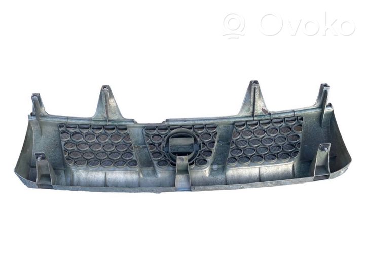 Nissan Navara D22 Grille calandre supérieure de pare-chocs avant 62310VK000