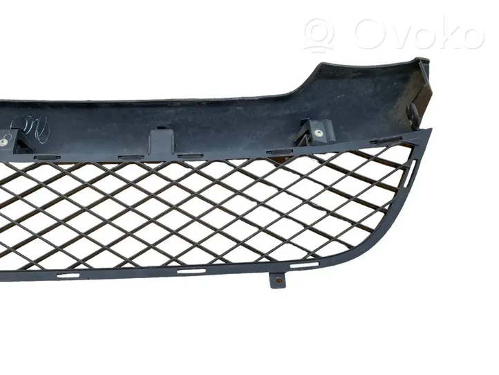 Mitsubishi L200 Grille de calandre avant MN146335