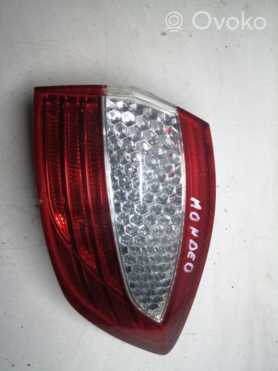 Ford Mondeo MK IV Luci posteriori 7S7113404B