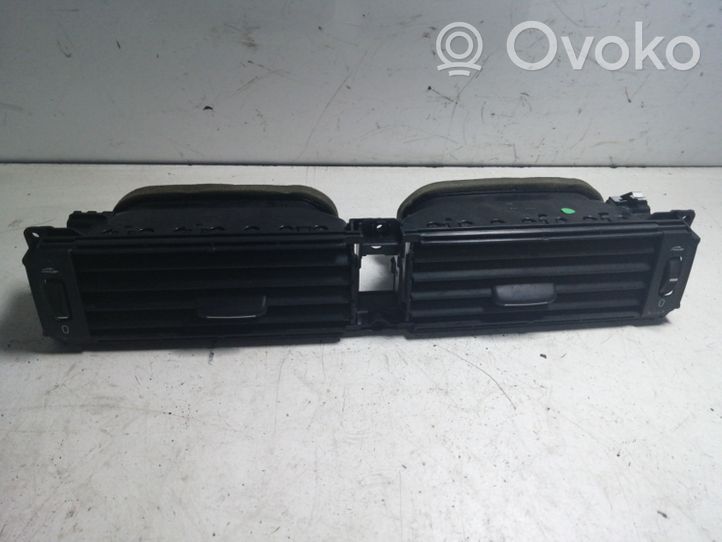 Volvo S80 Dysze / Kratki środkowego nawiewu deski rozdzielczej 30643315