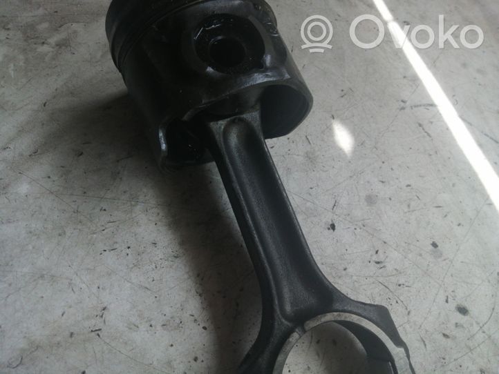 Citroen C8 Piston avec bielle 085190