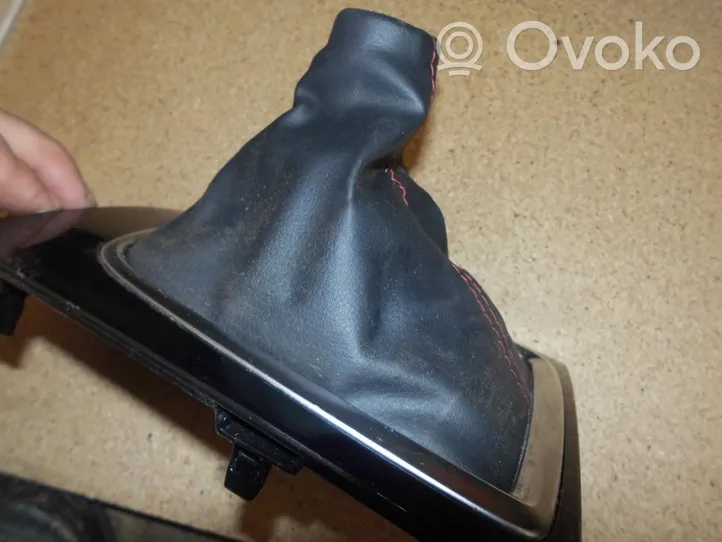 Mazda 3 III Rivestimento in plastica cornice della leva del cambio 