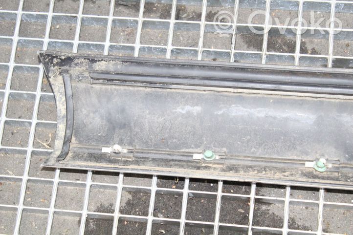 Volkswagen Touareg I Front door trim (molding) 7L6837799E