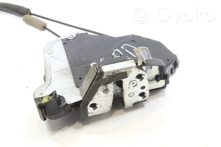 Toyota Avensis T270 Front door lock A046693