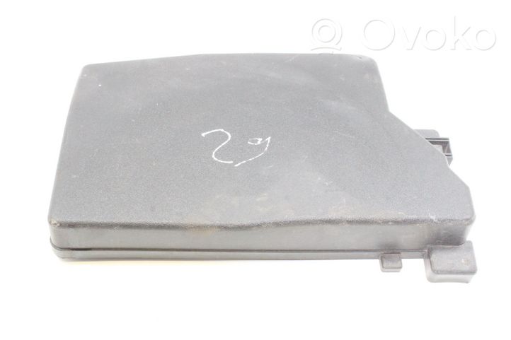 Toyota Avensis T270 Coperchio scatola dei fusibili 8266205300