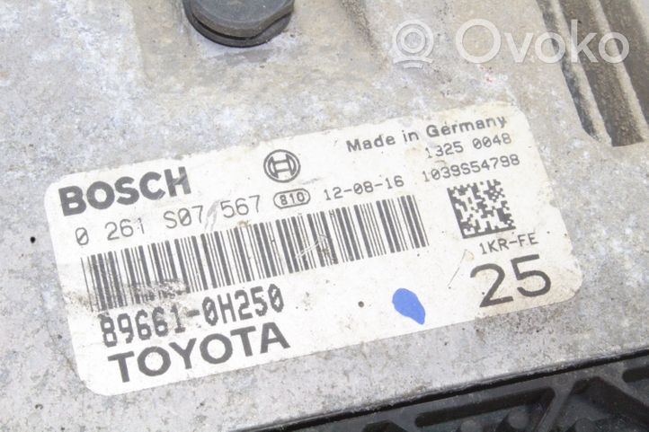 Toyota Aygo AB40 Sterownik / Moduł ECU 0261S07567