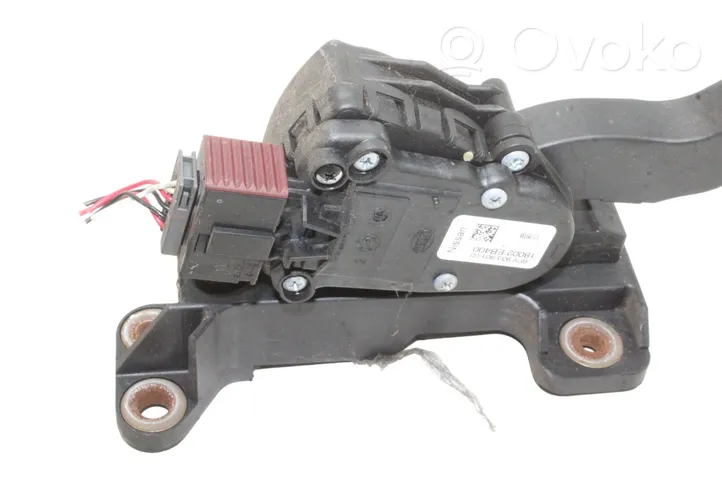 Nissan Pathfinder R51 Akceleratoriaus pedalas 18002EB400